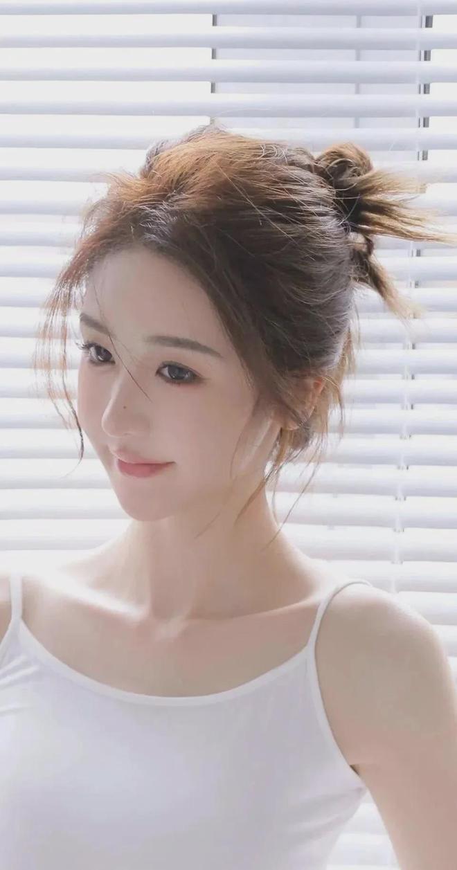 两个人杏彩体育网站舔b站(图1)