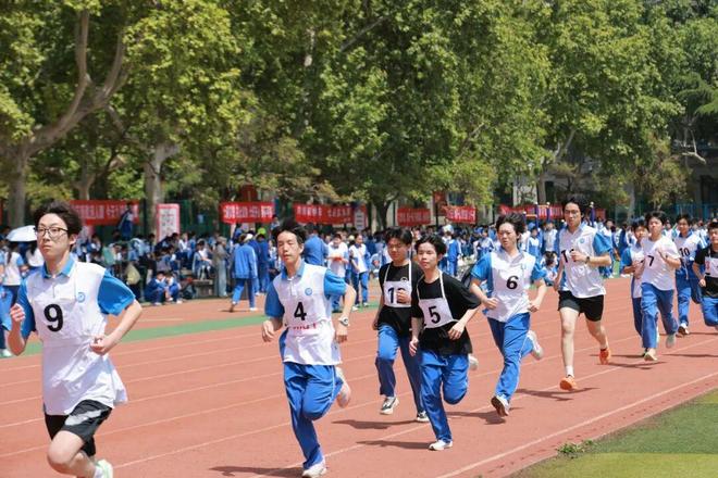 西安太白学校第八届体育节暨第28届田径运动会圆满杏彩体育网站落幕！(图3)